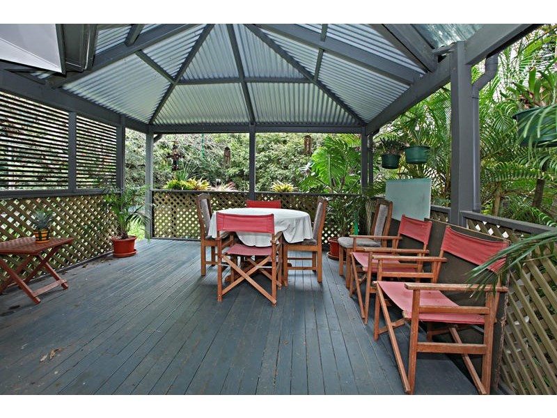 99 Akuna Street, Kenmore QLD 4069